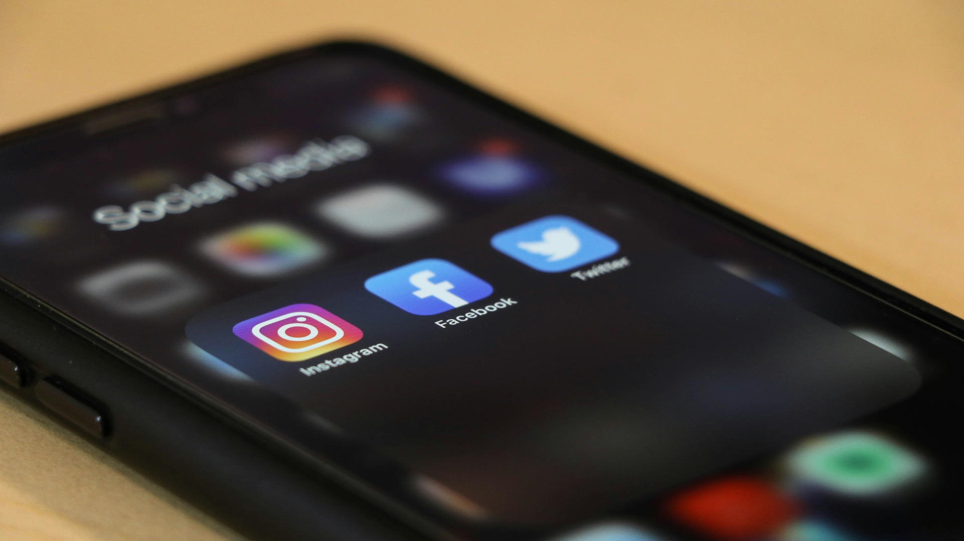 EU freezes national child social media bans for 12 months | Justo Global