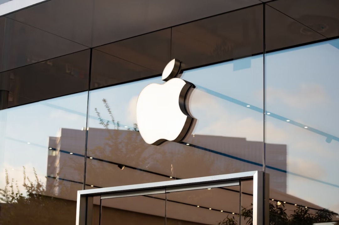 Lawsuit Hits Apple over AI Training | Pirated Books | Justo Global Lawsuit Hits Apple over AI Training | Pirated Books | Justo Global