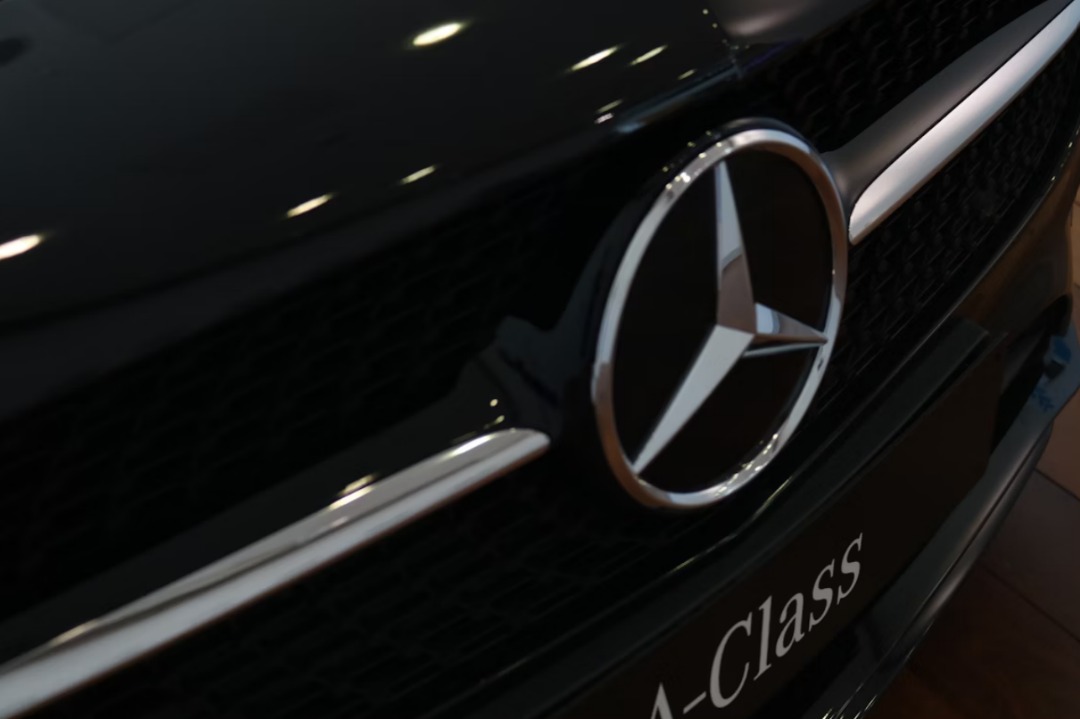 Mercedes-Benz Leverages AI with ChatGPT Test | Justo Global