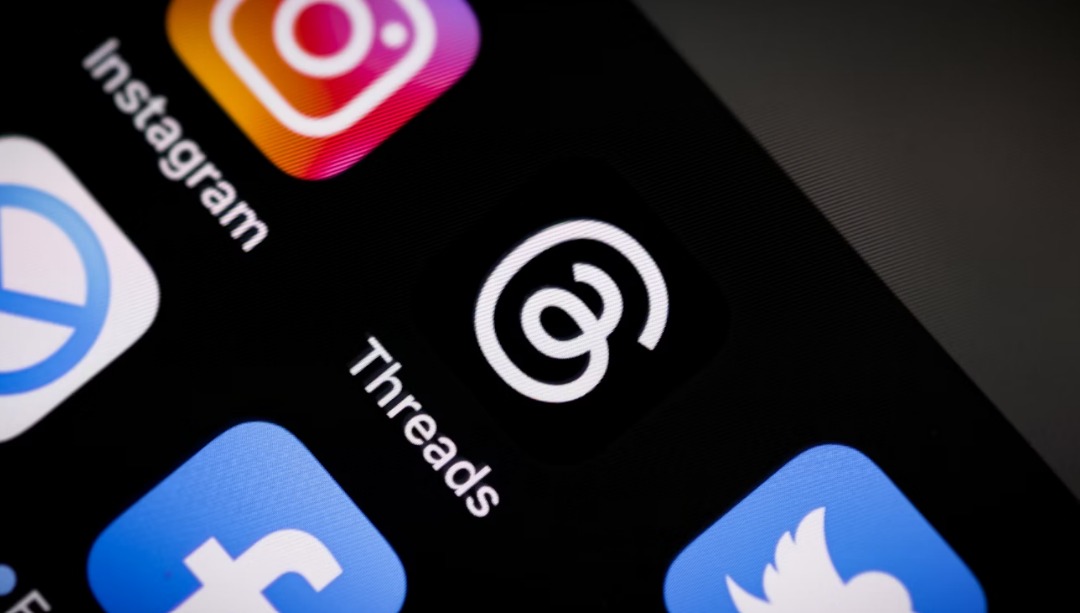 Threads vs. X: A Shift in Active Users | Justo Global