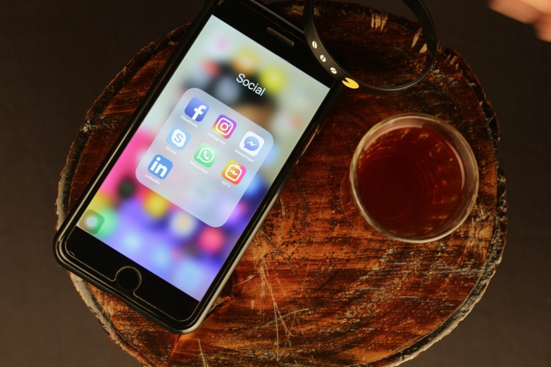  WhatsApp Status feature for iOS users: Updated | Justro Global   