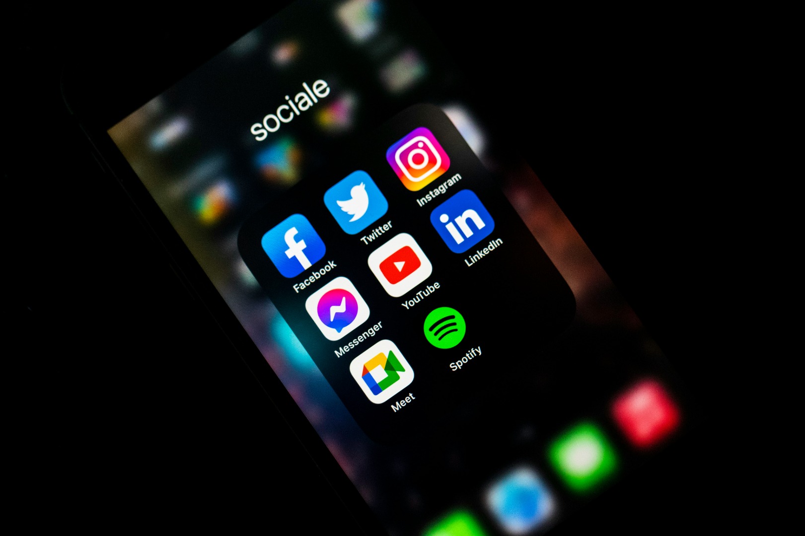 EU social media ban under 13 and mini accounts for ages 13-14 | Justo Global