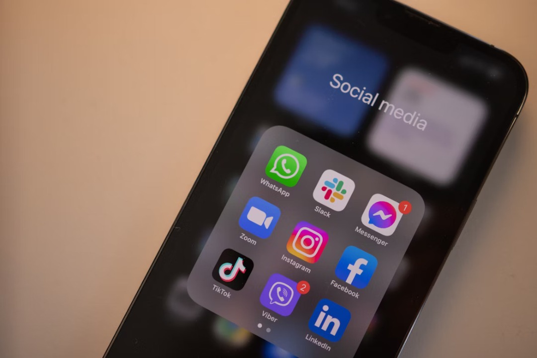Meta | Dutch Order: Change Facebook & Instagram Settings | Justo Global