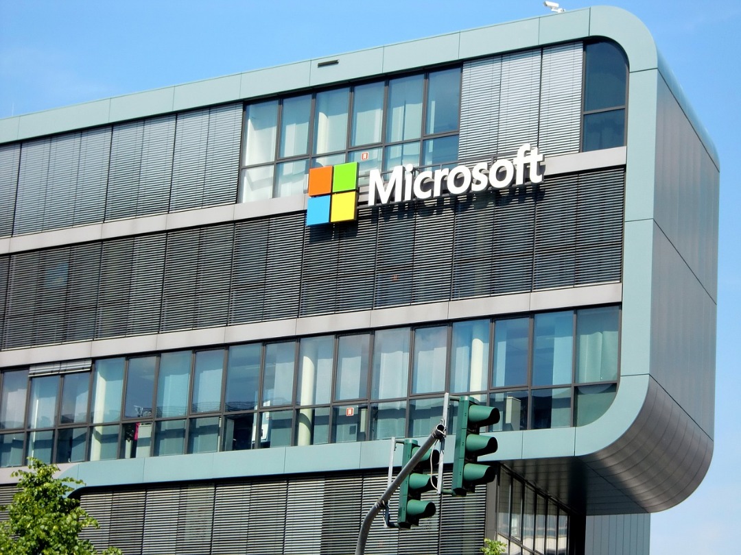 Microsoft vs OpenAI: AI Access Dispute | Justo Global