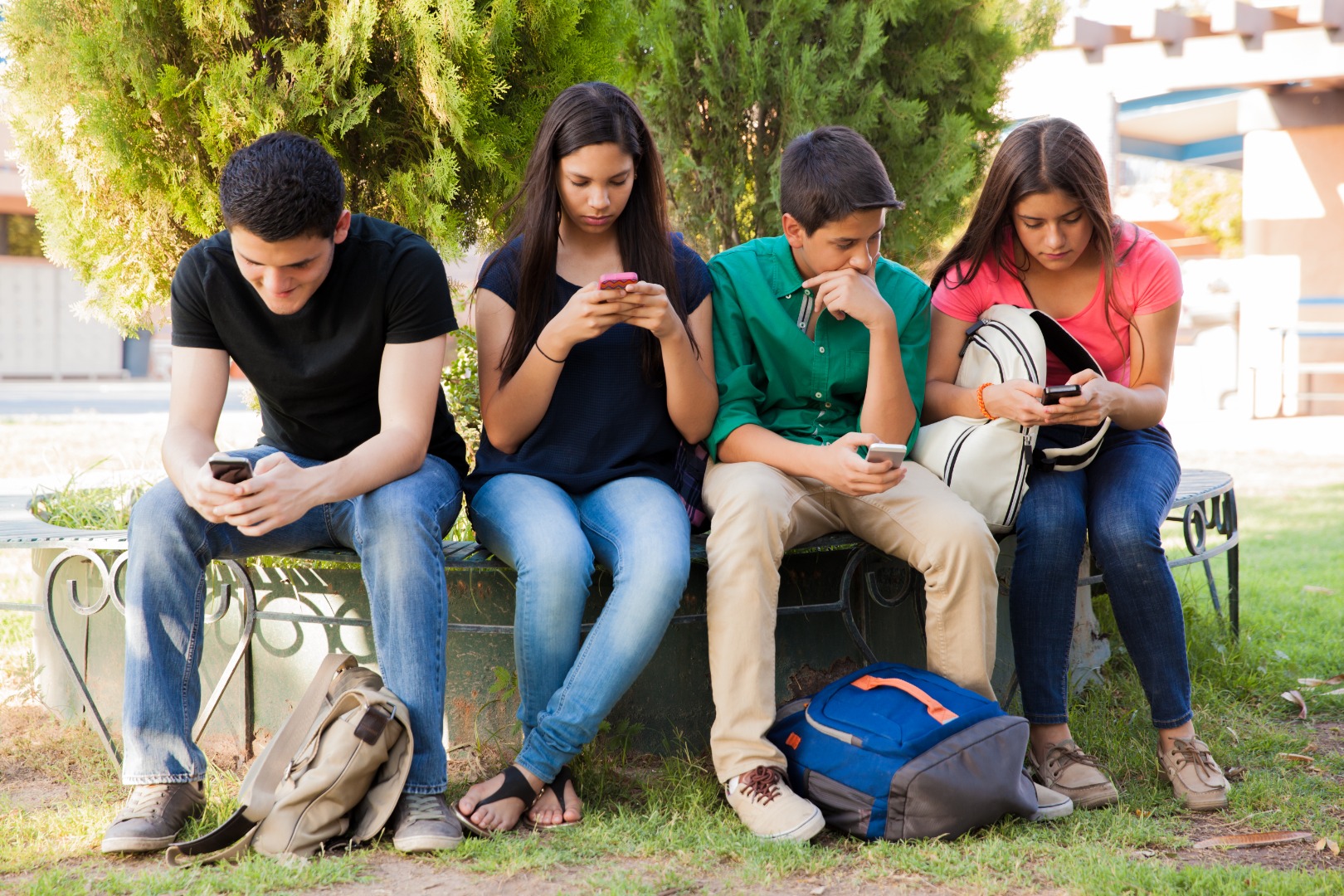 Portugal Tightens Teen Social Media Access with Parental Consent | Justo Global  