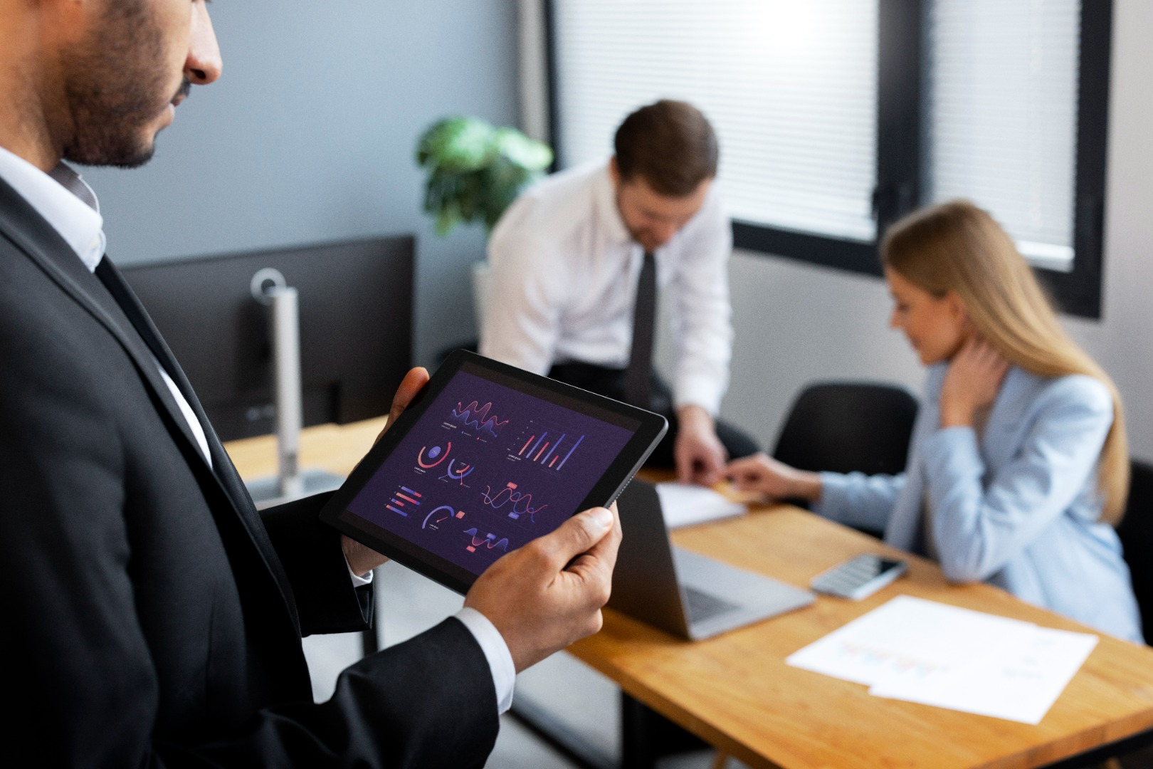 JPMorgan Tracks Employee AI Usage to Boost Productivity | Justo Global  