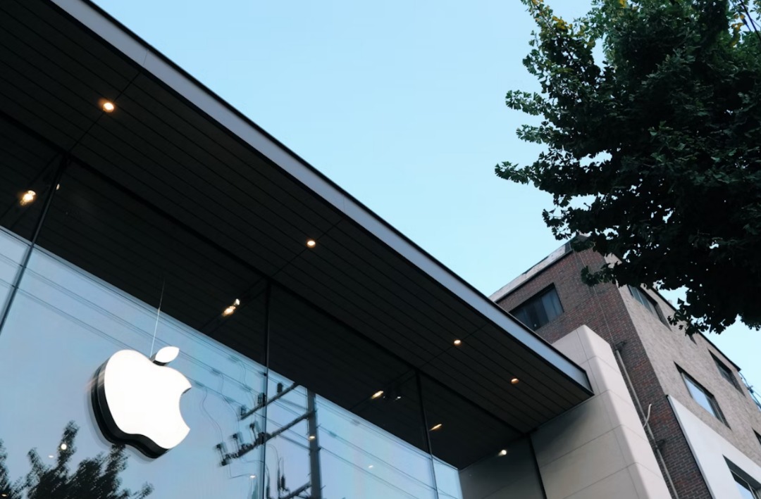 OpenAI Leverages Apple Expertise for 2027 | Justo Global