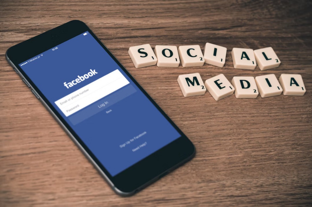  Zuckerberg: AI Boosts Facebook & Instagram | Justo Global  