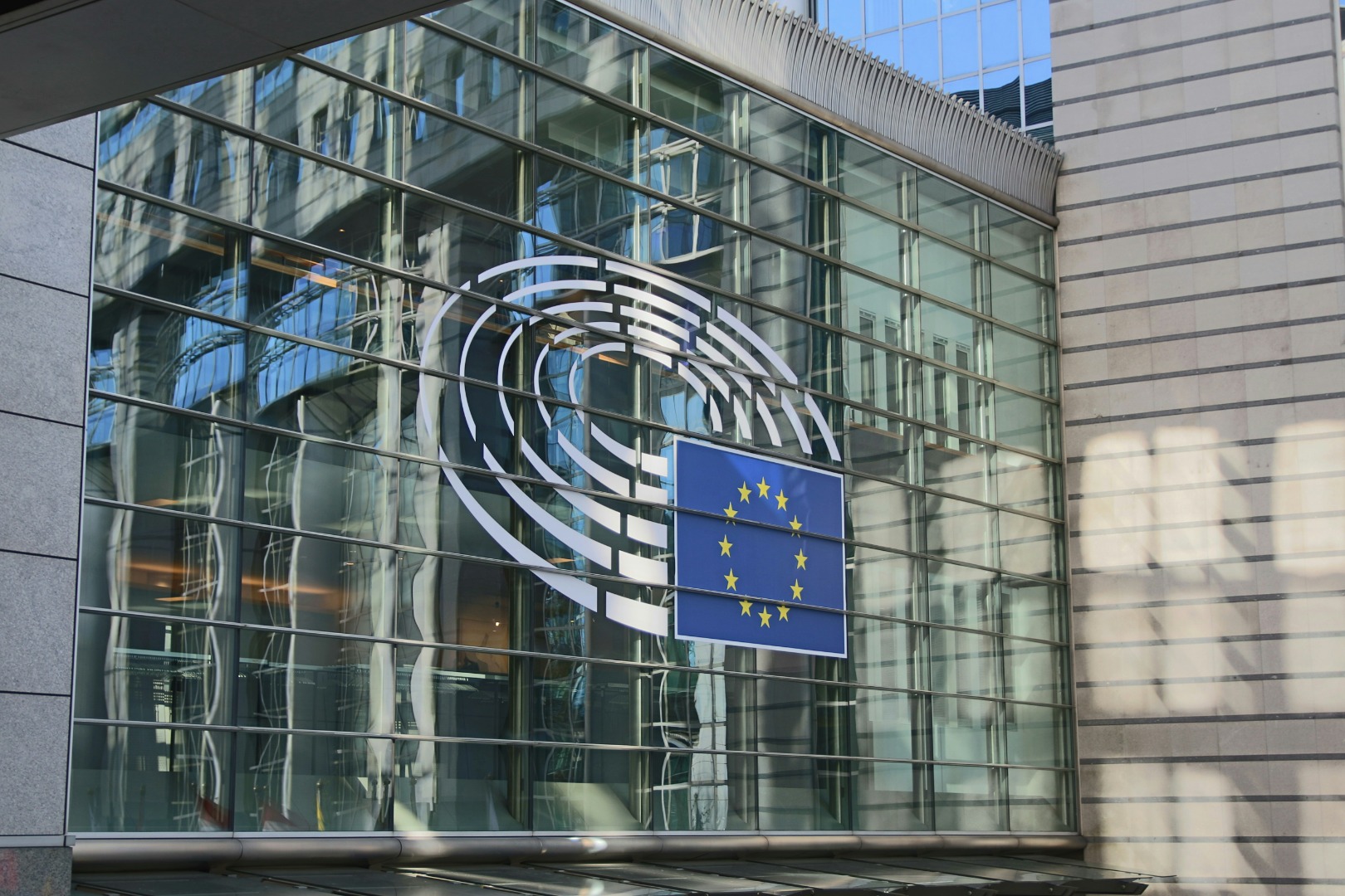 EU Fines Google €890m DMA Breaches | Justo Global