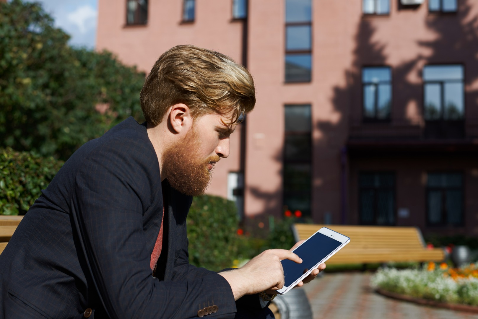 Qualcomm Faces £480M UK Trial: Smartphone Users Impact | Justo Global