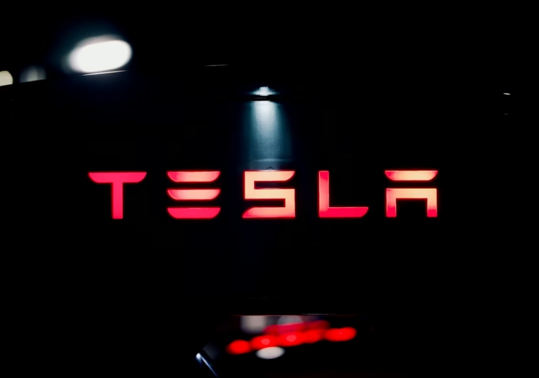 Tesla's In-house AI Chip Drive: Musk Seeks Top Talent | Justo Global